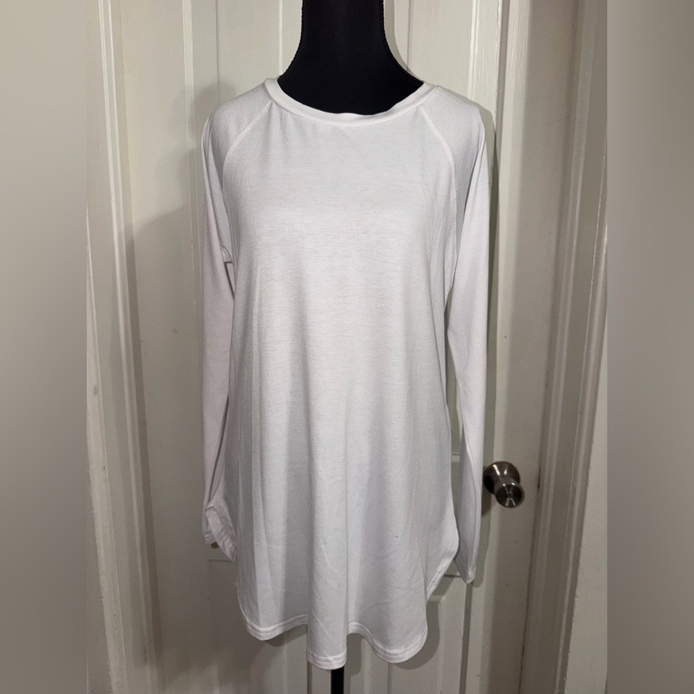 NWT womens size small new choice Women's White Long Sleeve Top, shirt layering